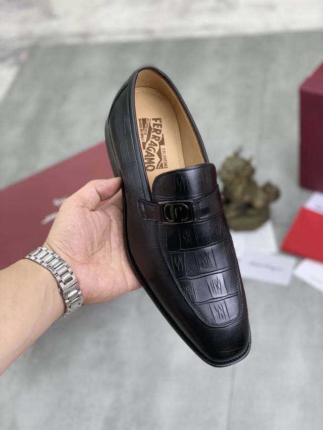 Factory Price P Real Price Salvatore Ferragamo's latest men's casual business le