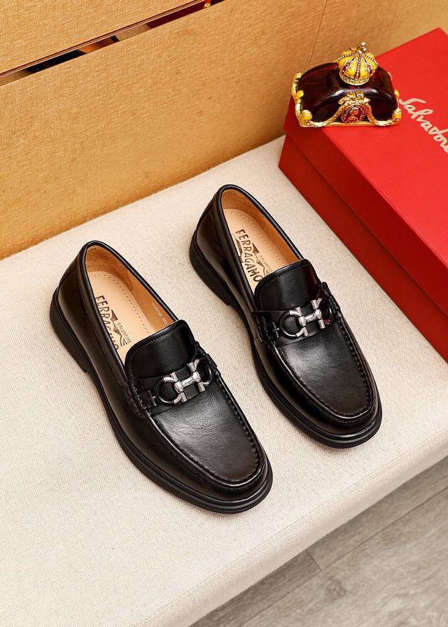 Product Trademark: Ferragamo Salvatore Ferragamo Casual Leather Shoes Standard S