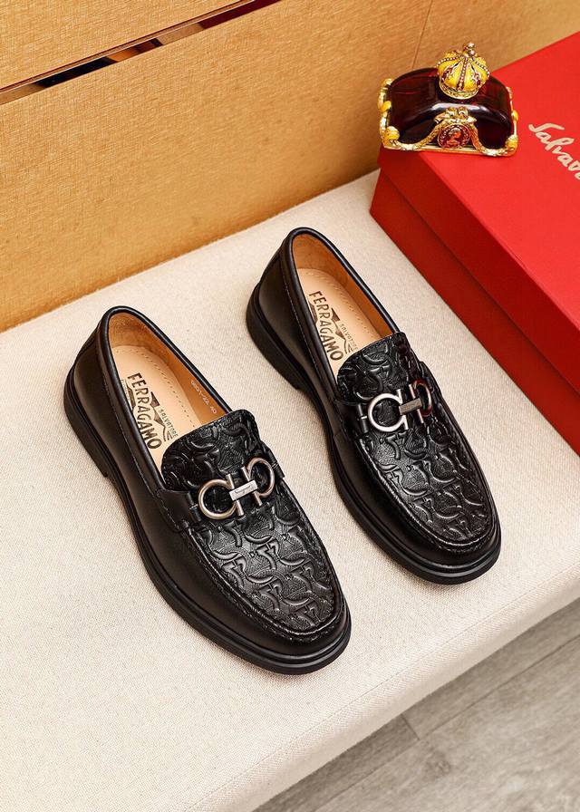 Product Brand: Ferragamo Salvatore Ferragamo Casual Leather Shoes Standard Sizes