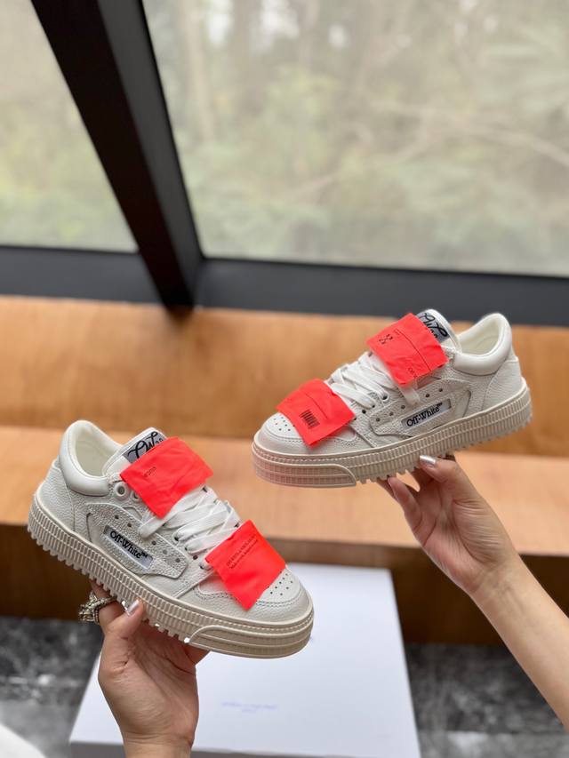 OFF-White 2025 early spring new model, Off-White has been a popular fashion tren