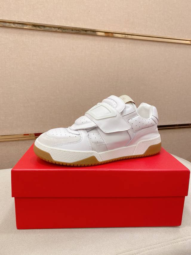 Factory Price Valentl. Top-notch craftsmanship, stylish casual sportswear with a