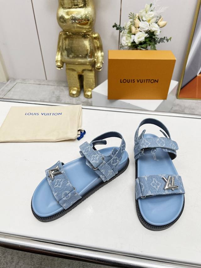 Louis Vuitton's new slippers are now available in multiple colors. 1:1 high-end
