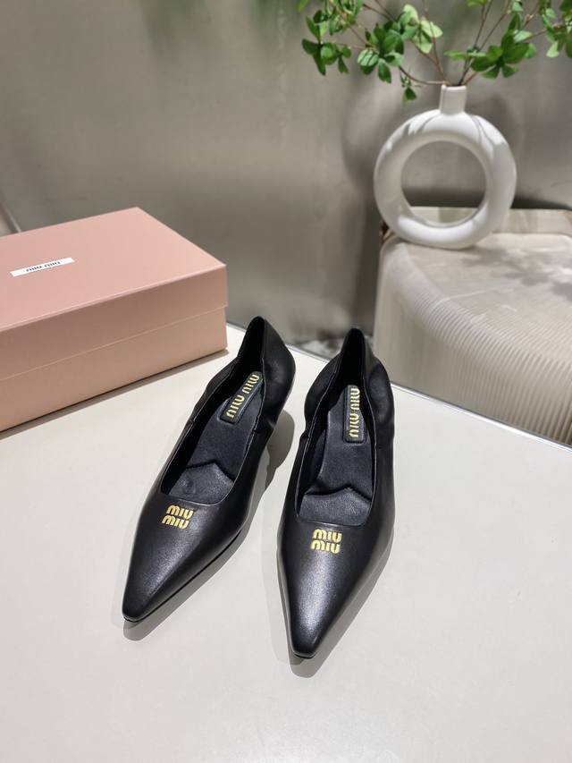 Factory Miu Miu catwalk style 2025 spring and summer new high-heeled shoes. Inte