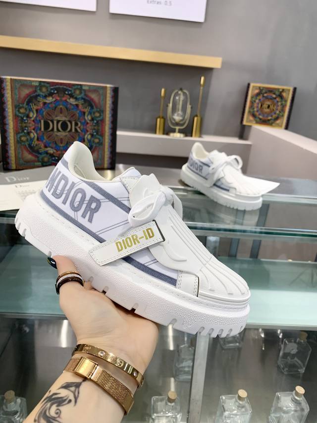Dior Men's and Women's Dior has launched a hot sale, with a stunning release. Fa