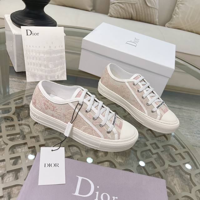 Yuan Dior Dior Spring and Summer new embroidered garden shoes, original replica,