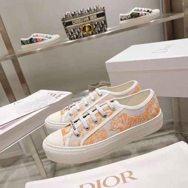 Dior Spring/Summer new embroidered garden shoes, crane series, original replica,