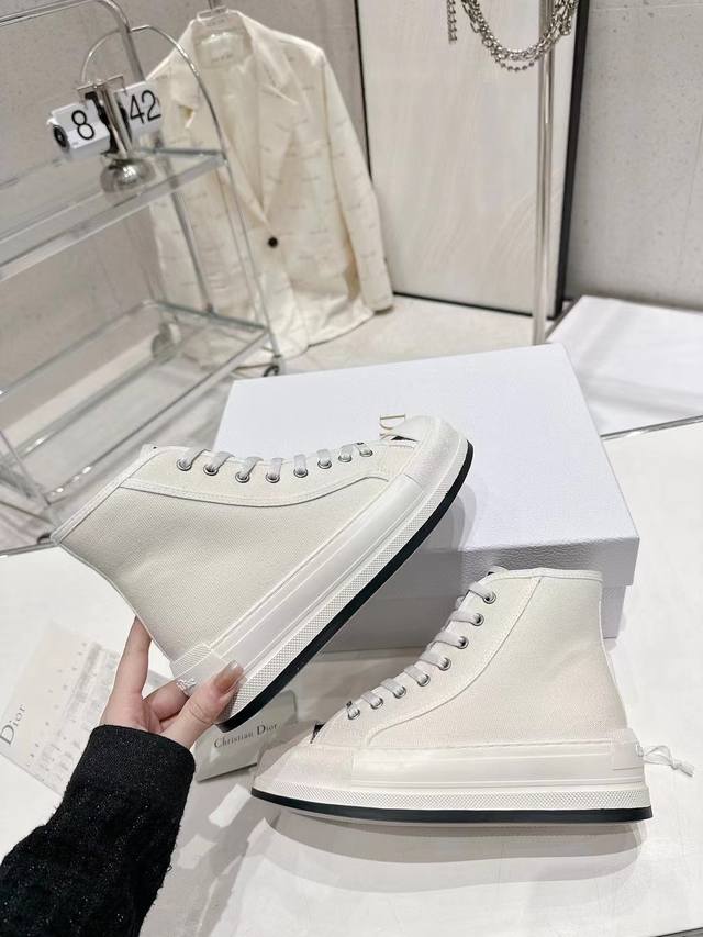 Dior Walk'n'Dior platform sneakers with monogram embroidery. These original Dior
