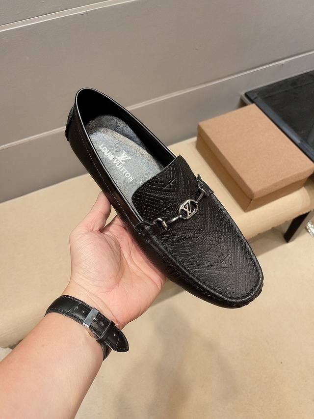 brand Lv, top-grain calfskin upper, high-quality, only sell the latest official