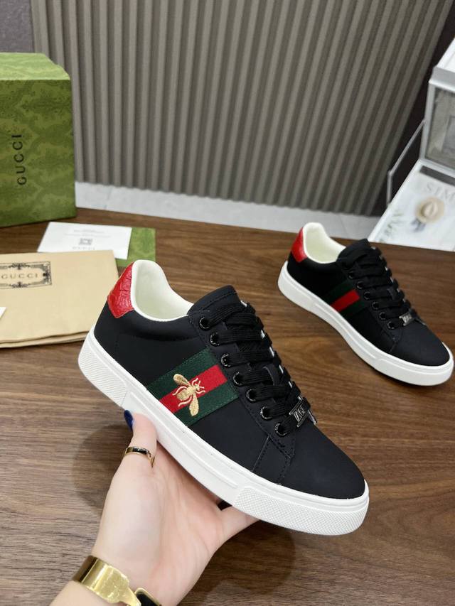 Found price: Gucci's new Little Bee classic couple's sneakers, white. Compare to