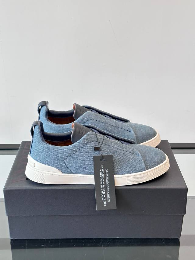 are crafted from imported cowhide and feature rich craftsmanship details, includ