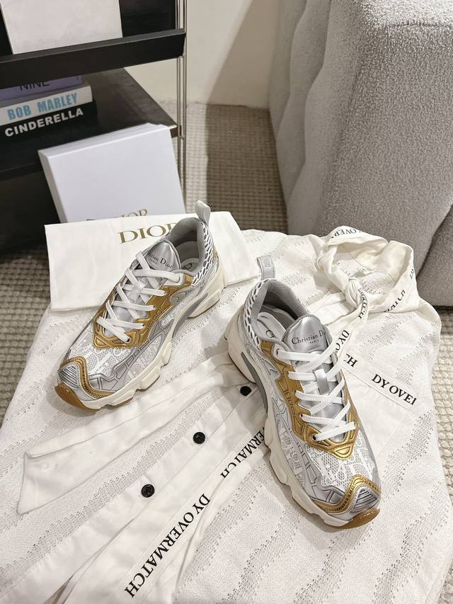 R This Di*R Vibe Dior sneaker captures Di*R's couture spirit, reinterpreting a c