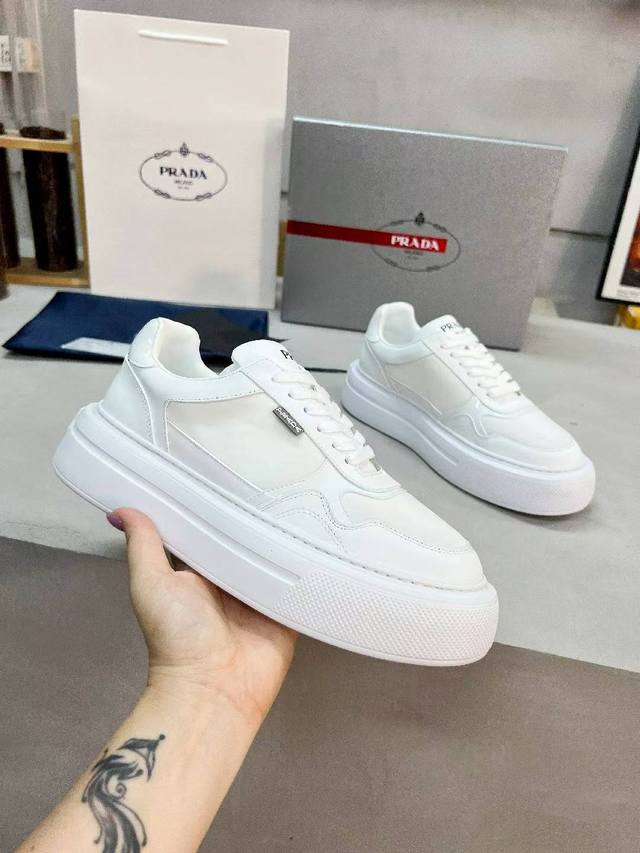 Factory Price Pp: Prada. Men's and women's white shoes Fabric: Silky cowhide Lin