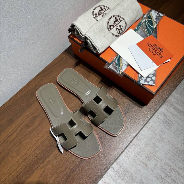 Factory price Pp: Free random matching silk scarf Brand: Hermes official website