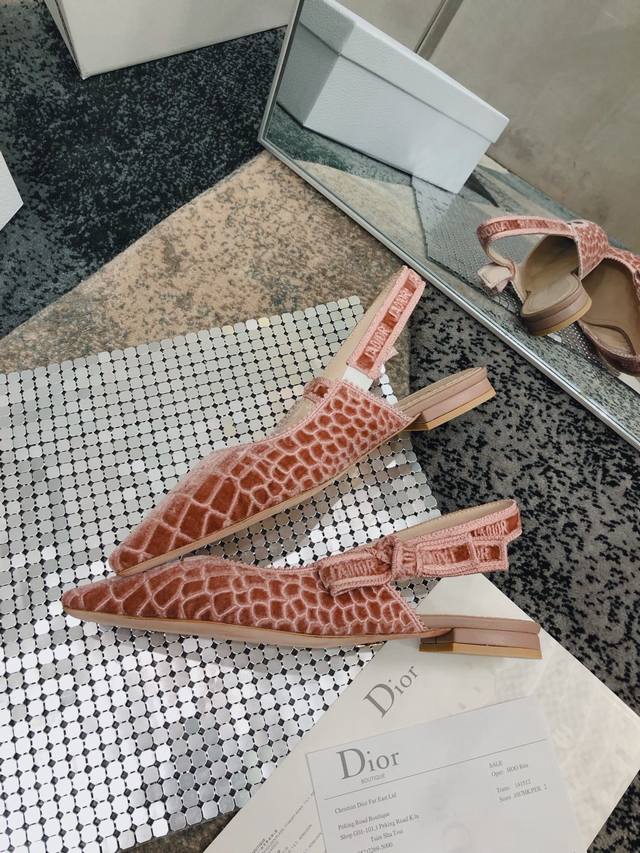 J'adior Dior & Moi's latest spring and summer haute couture Slingback iconic ser