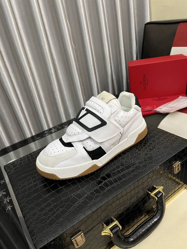 Factory Price: Valentino 2025 Spring/Summer new hot-selling casual sneakers, imp