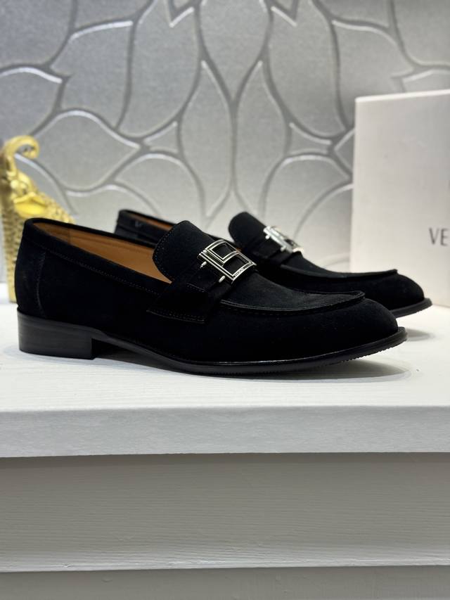 the most creative single product at the Versace high-end fashion show, exclusive