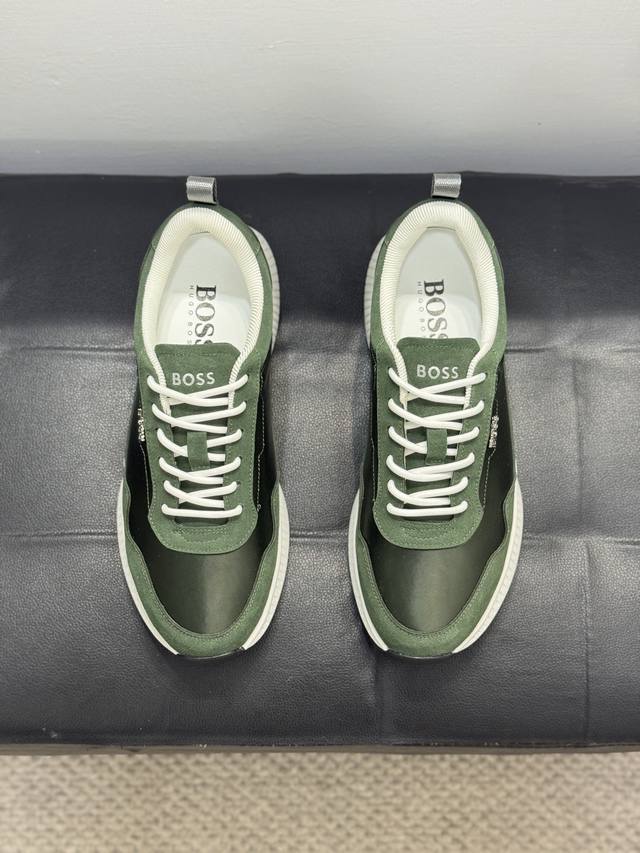 Boss men's sports shoes, with their classic design, are a timeless fashion favor