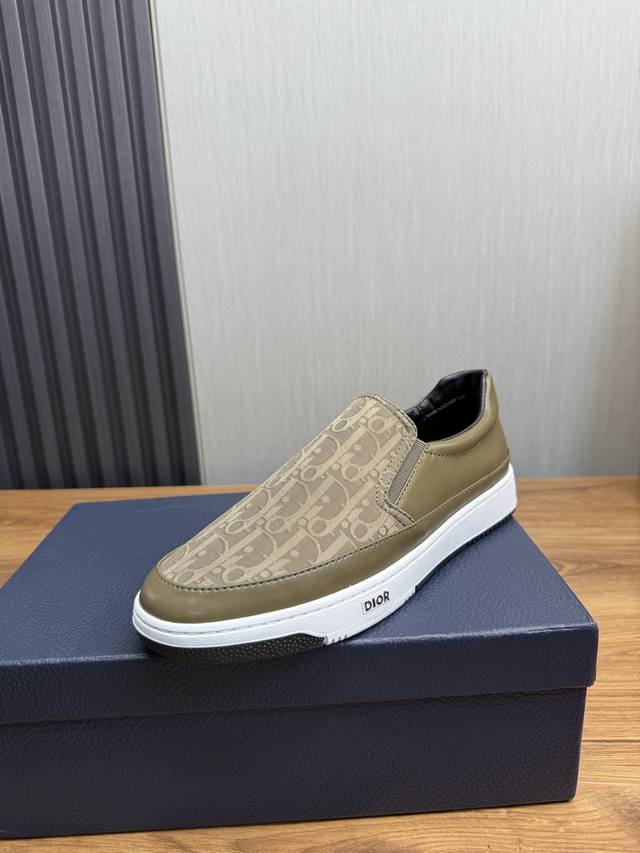 Factory Price Dior Men's Casual Driving Shoes. Imported brand printed cowhide an