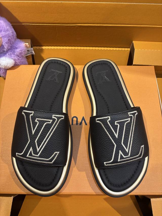 This Lv Oasis sandal features a large, three-dimensional, creative embroidery pa