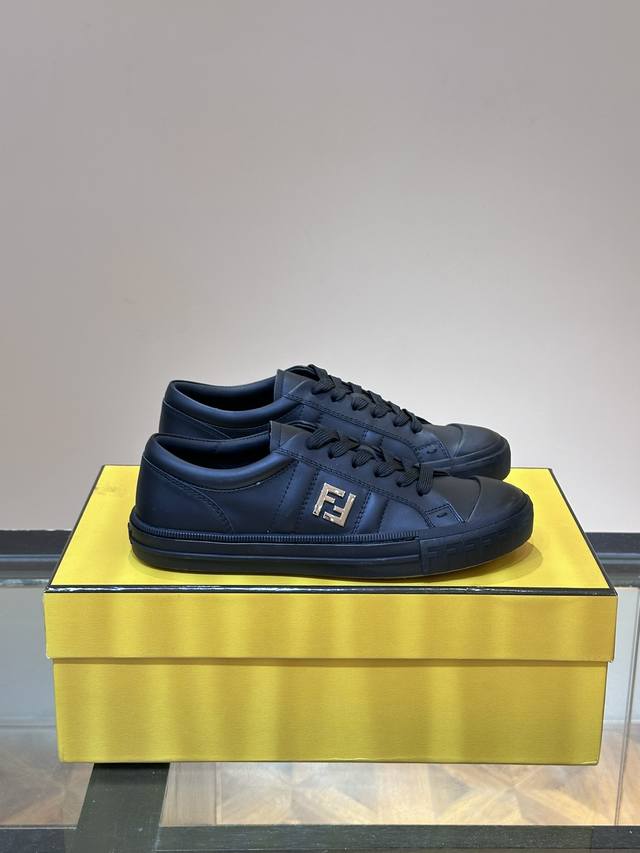 Factory Price Men's Sports Shoes Original Fendi Casual Sneakers and Skateboard S