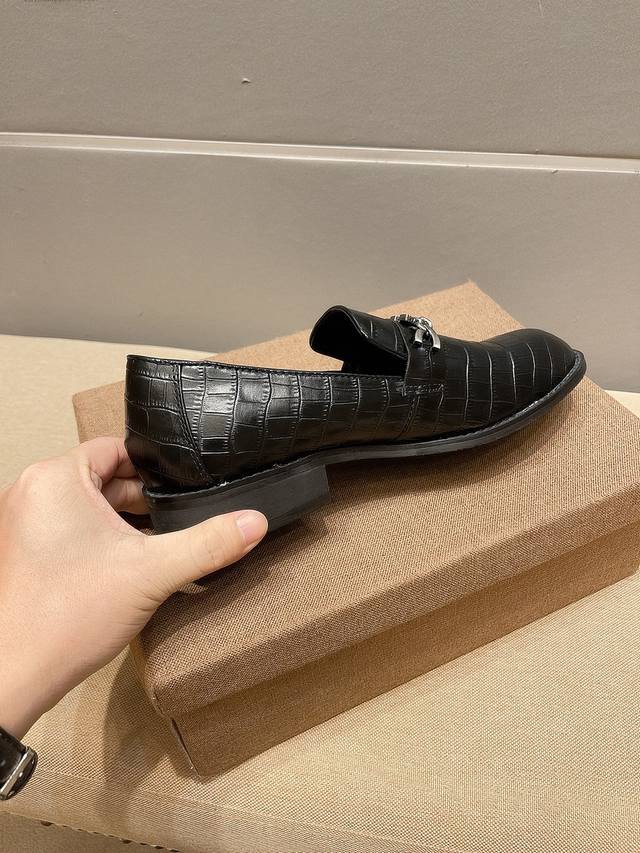 Factory Price Men's Sports Shoes, Genuine Originals from the Armani Official Fla