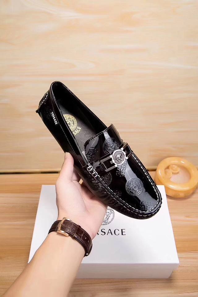 Factory Price Men's Sports Shoes, Original Versace, Official New Style. Made of