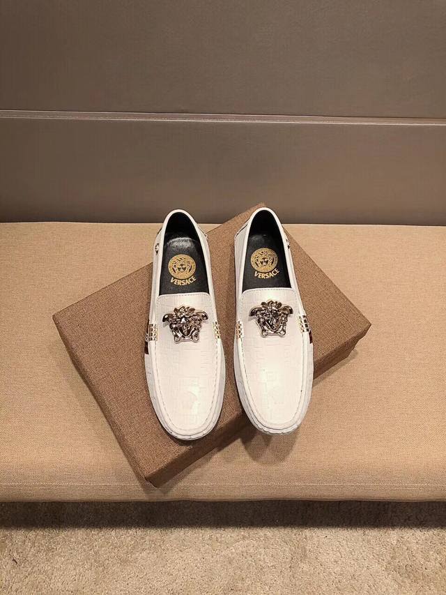 Factory Price Men's Sports Shoes, Original Versace, Made with First-Grain Italia