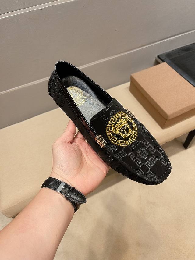 Factory Price Men's Sports Shoes, Original Versace, Made with First-Grade Italia