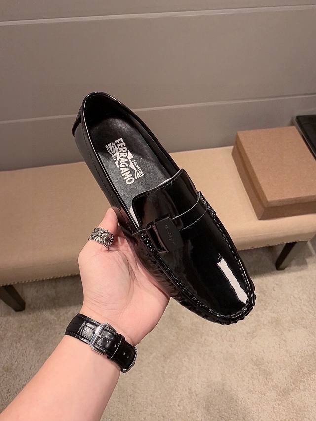 Factory Price Men's Sports Shoes, New High-End Moccasins from the Salvatore Ferr