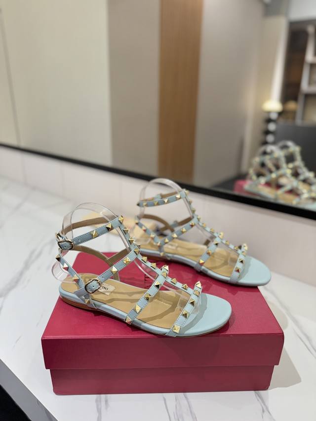 a full sense of luxury, giving you an authentic foot feel! The preferred materia