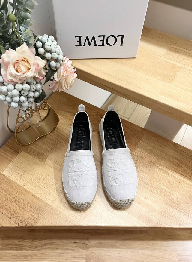 Factory Price Women's Shoes and Sportswear Originals ~ Loewe's new autumn and wi