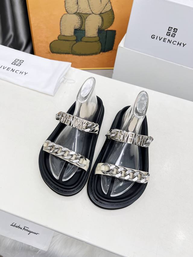 Factory Price: Original Givenchy chain-linked women's sports shoes. Stylish and