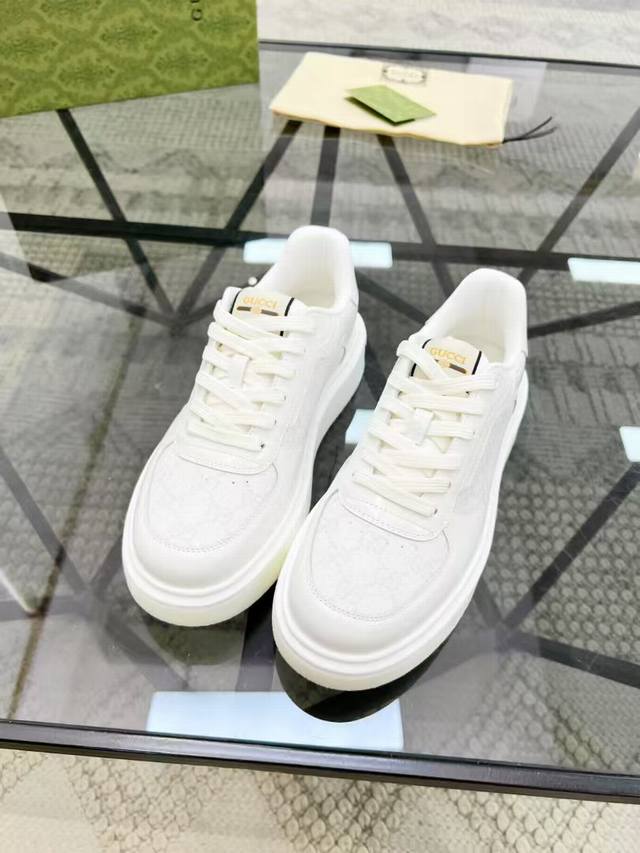 factory price men's sports shoes. New Gucci men's shoes. Original quality, fashi