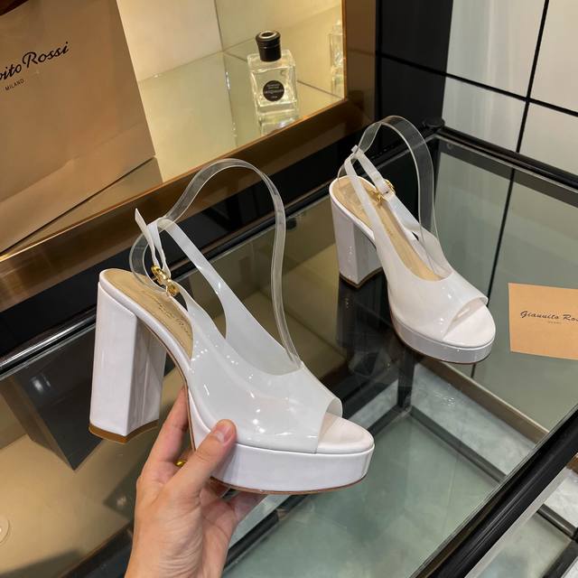 Factory Price Women's Sports Shoes, Original Gianvito Rossi 2025 New Sandals, Or