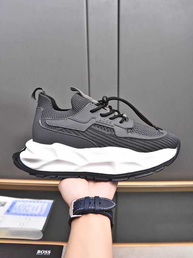 Boss's high-end, hot-selling counter design features a high-stretch flyknit, cow