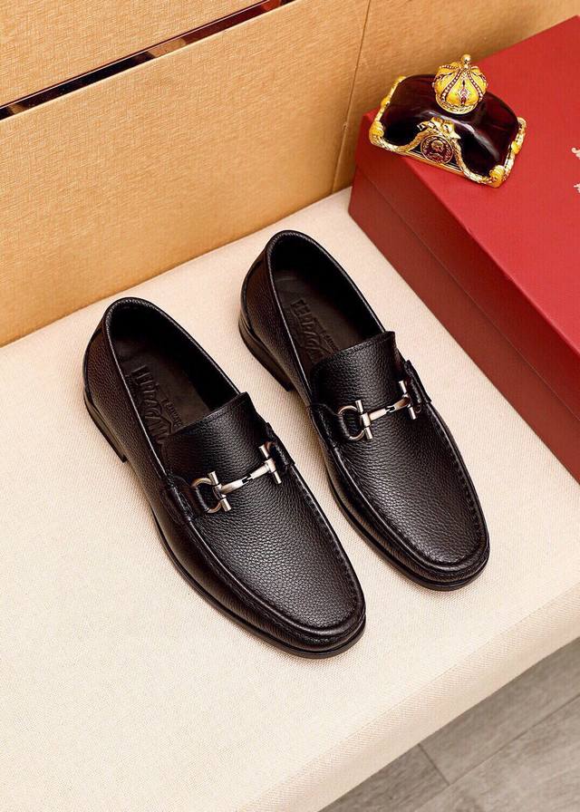 Product Trademark: Ferragamo Salvatore Ferragamo Casual Leather Shoes Standard S