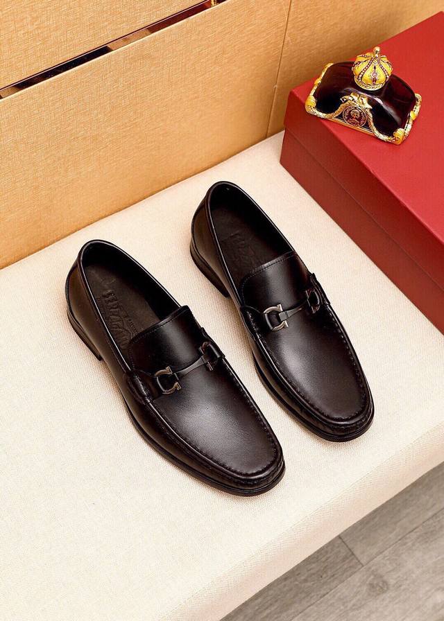 Product Trademark: Ferragamo Salvatore Ferragamo Casual Leather Shoes Standard S