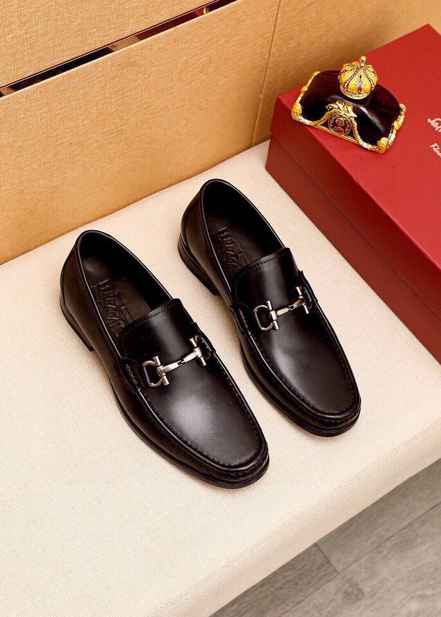 Product Trademark: Ferragamo Salvatore Ferragamo Casual Leather Shoes Standard S