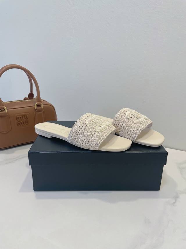 It's in season! The new Chanel 25P summer model is truly stunning, especially wh