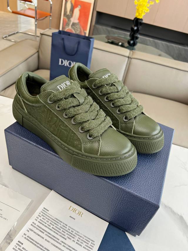 These high-end, priced B33 sneakers are meticulously crafted from military green