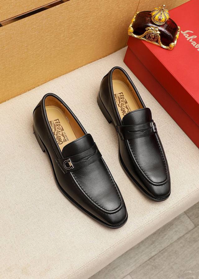 Product Trademark: Ferragamo Salvatore Ferragamo Casual Leather Shoes Standard S