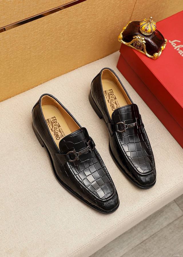Product Brand: Ferragamo Salvatore Ferragamo Casual Leather Shoes Standard Sizes