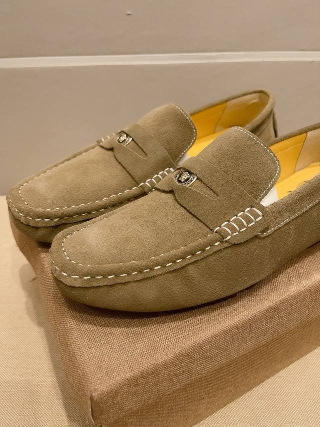 Versace's official debut, a new style, Italian men's trendy moccasins, an offici