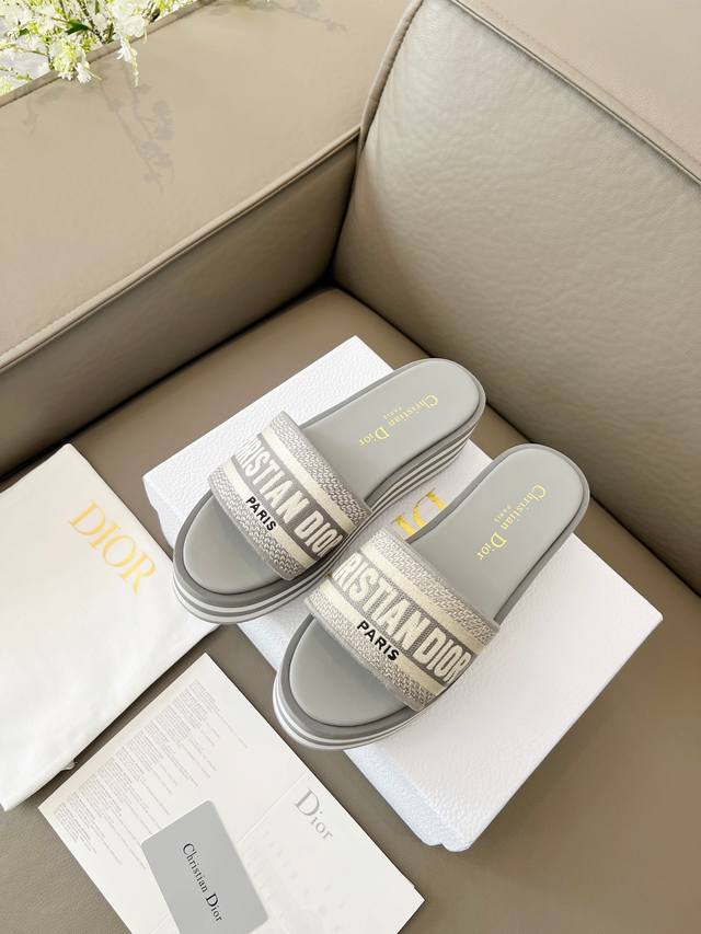 Valid Price: Dior's new spring/summer Ivieta Dway jelly-colored flat flip-flops