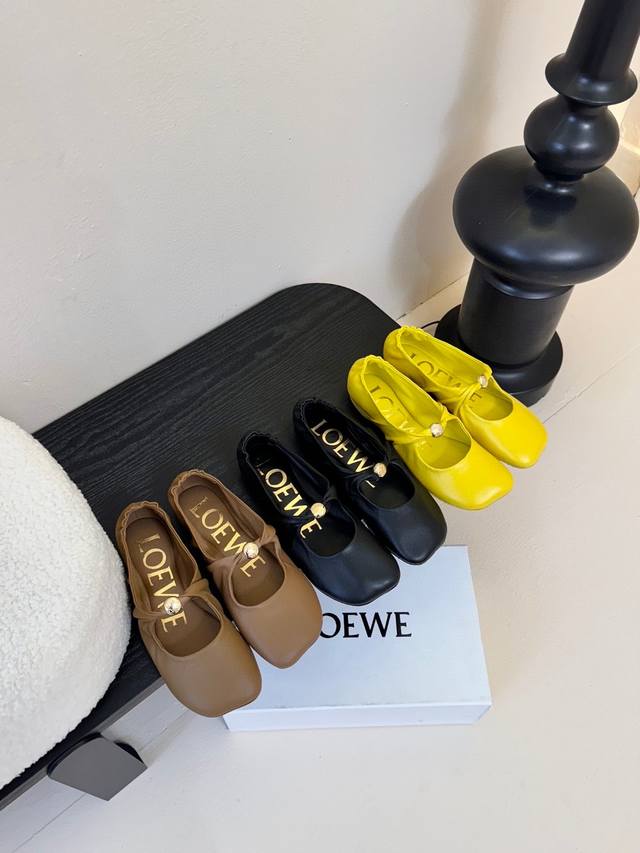 Loewe 25Ss super soft and fluffy ballet flats. This Pebble Soft is an elegant fu