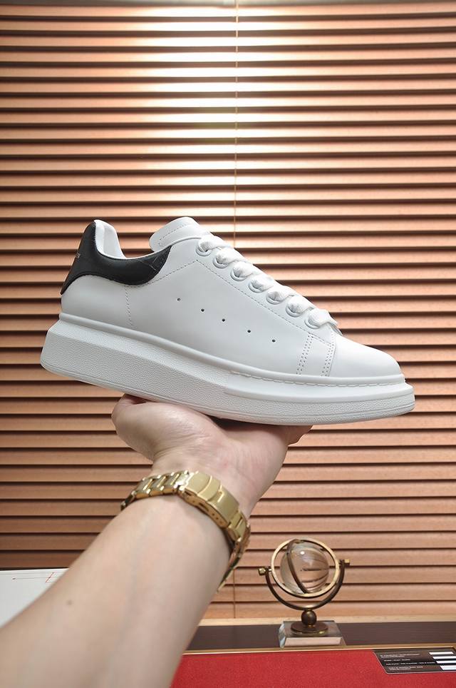 the highest-end McQueen couple's pair: Women's 35-40, Men's 38-44. New white sne