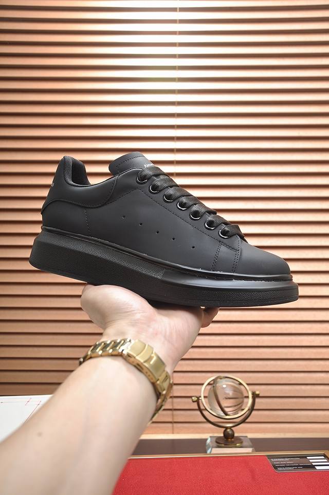 the highest-end McQueen couple's pair: Women's 35-40, Men's 38-44. New white sne