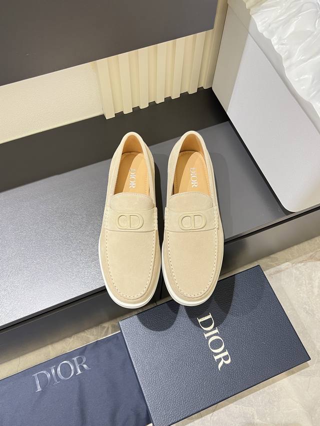Dio* Classic men's loafers with cowhide lining. Slip-on design for easy on and o