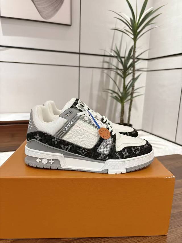 Factory Price Premium Purchase Edition Couple's Edition Louis Vuitton Runner Tat