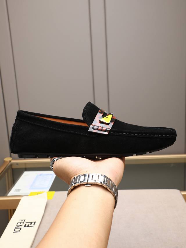 Fendi's global hit Fendi F Monster is back with a bang! The latest colorways fea